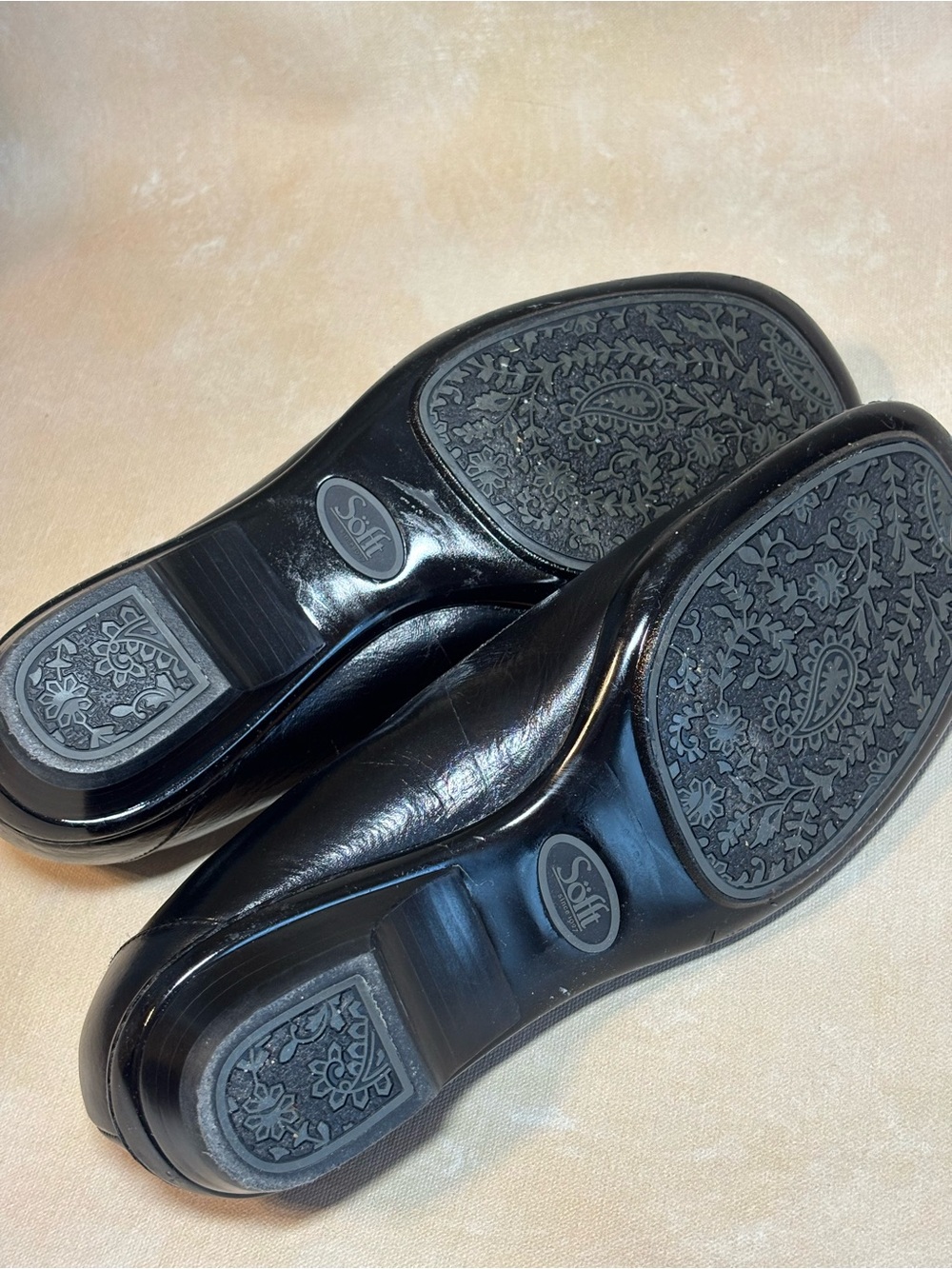 Sofft Black Leather Embroidered Loafers for Women, 8N, narrow - Picture 7 of 9